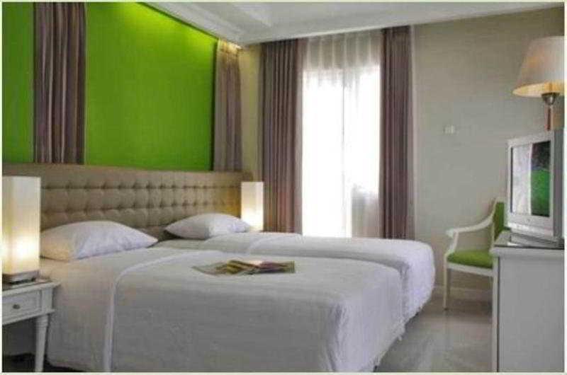 Ciputra Golf, Club & Hotel Сурабая Номер фото