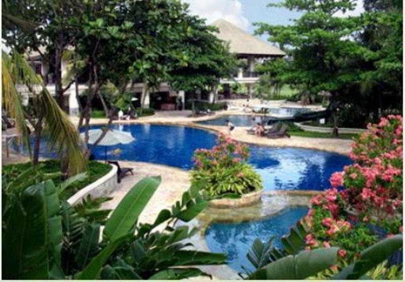Ciputra Golf, Club & Hotel Сурабая Экстерьер фото